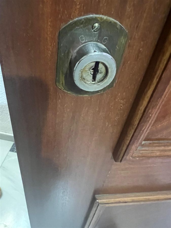 Bombín de puerta antigua en Benalmádena Pueblo
